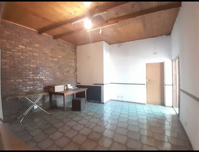 9 BEDROOM HOUSE FOR SALE IN BEDWORTH PARK